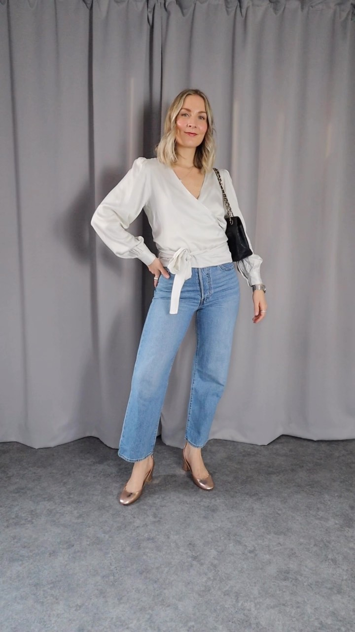 Probably one of my favorite outfit formulas for the party season 💫⁠ Cute top, great jeans and sparkly shoes. ⁠
⁠
DETAILS⁠
⁠
Top (advert/gifted) @dariadeh⁠
Jeans @levis (ribcage straight)⁠
Shoes 2ndhand Valentino Tango @vestiaireco⁠
Vintage bag⁠