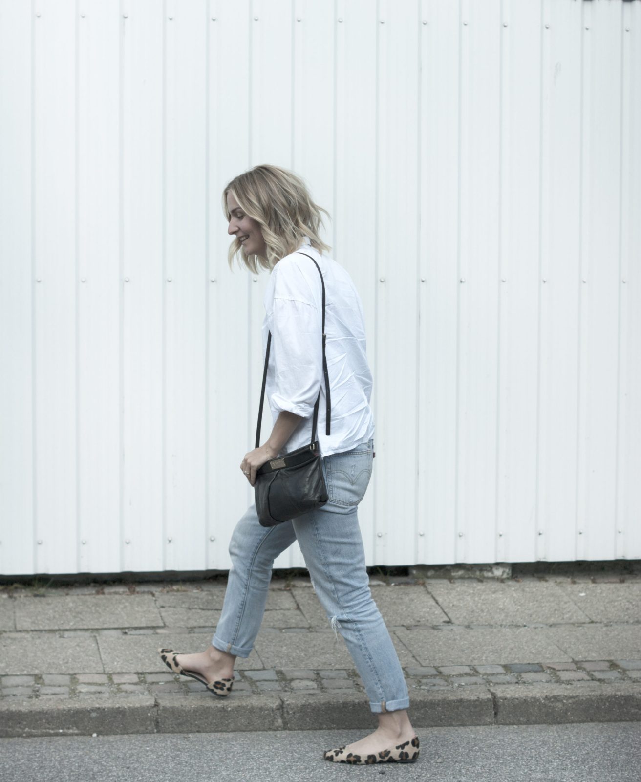 Style: vintage shirt and Levi’s jeans.