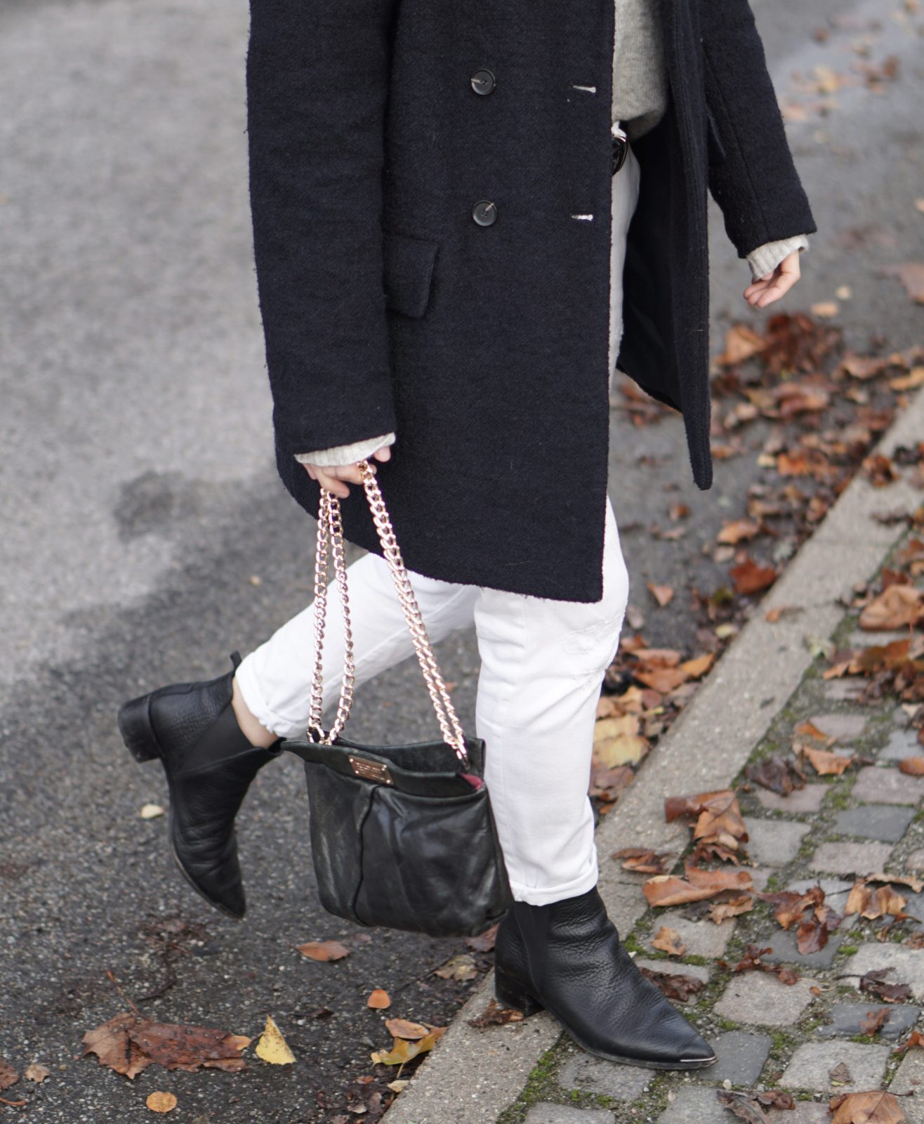 Styling white jeans for autumn & winter.